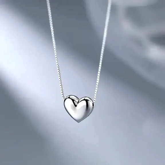 Silver love necklace - Women's, unique design, simple style, with a fashionable heart pendant and light luxury clavicle chain