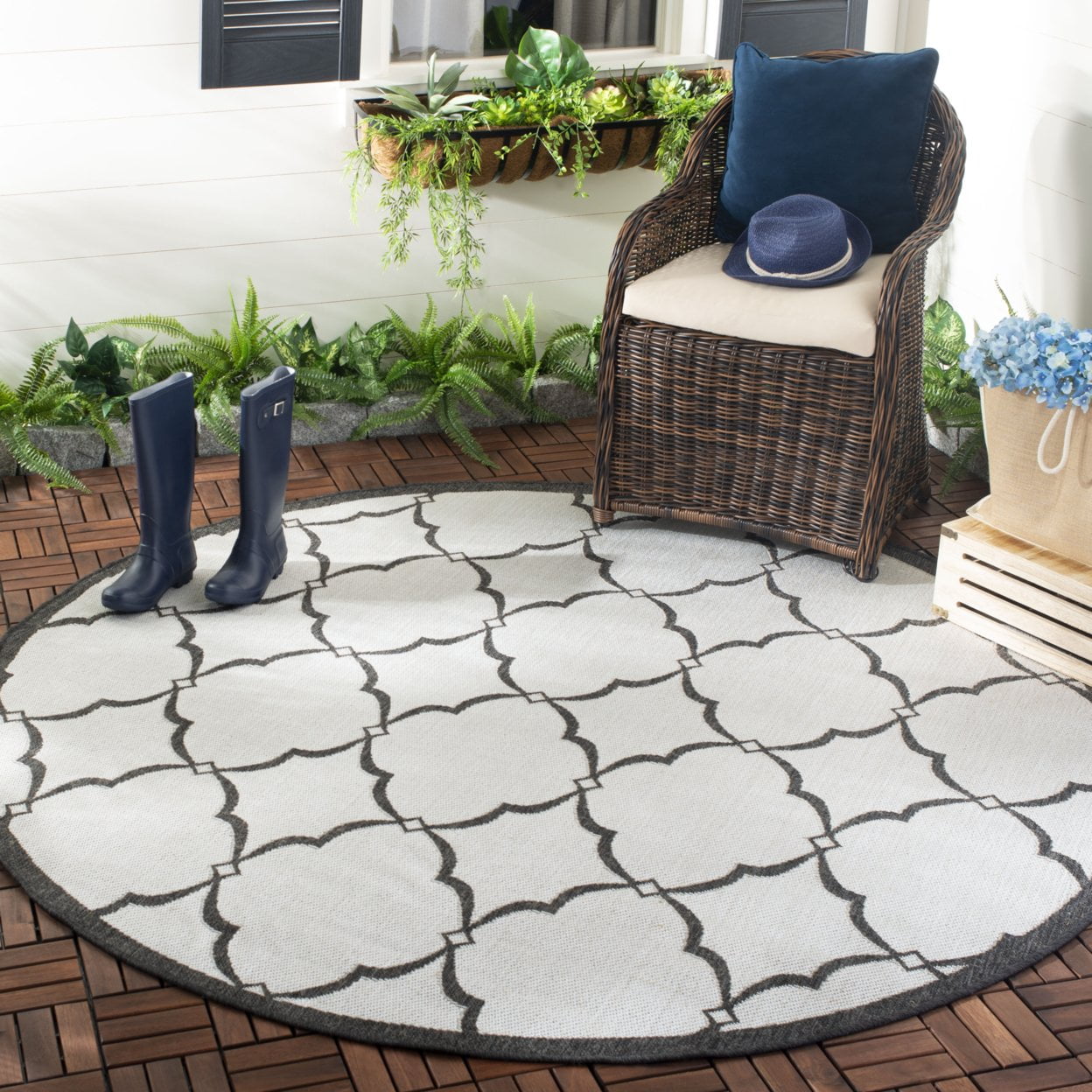 SAFAVIEH Beach House Sharla Geometric Indoor/Outdoor Area Rug, Light Grey/Charcoal, 8' x 8' Square