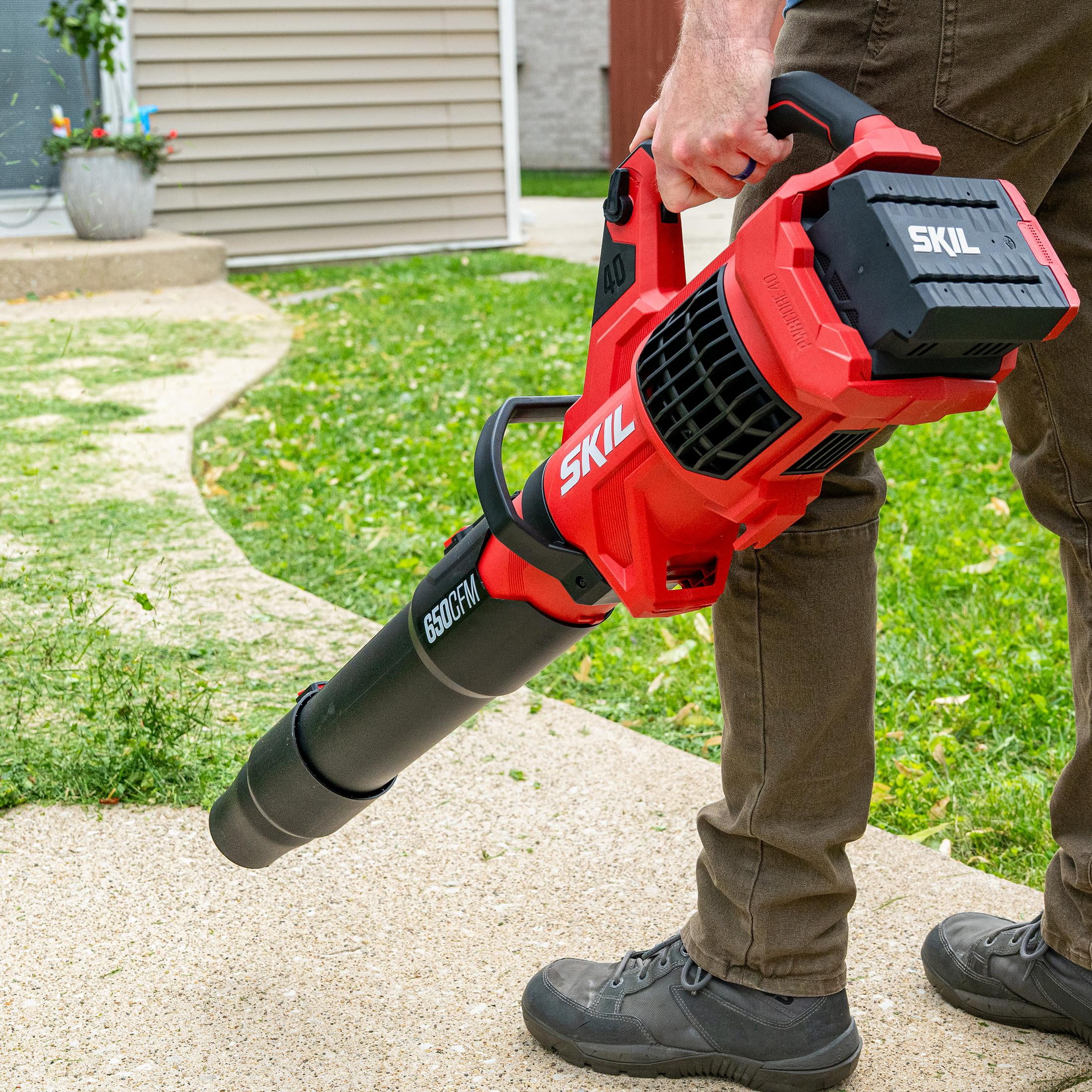 SKIL PWR CORE 40V Brushless 650 CFM Leaf Blower Kit with 4.0Ah Battery and Charger, BL0650C-13