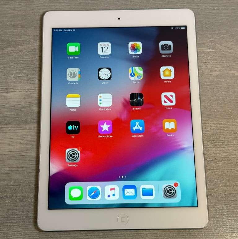Pre-Owned Apple iPad Air A1474 (WiFi) 16GB Silver (Used - Grade A