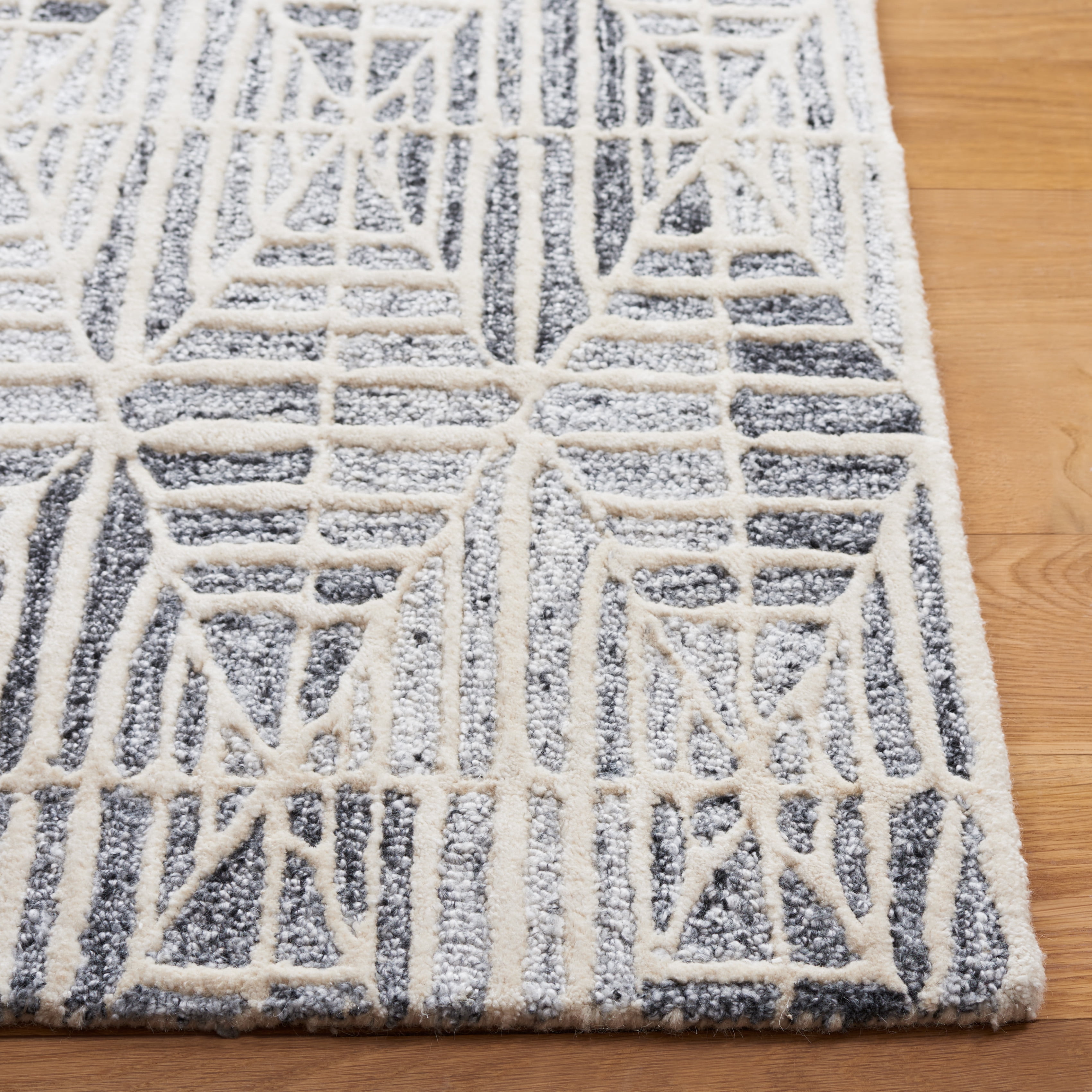 SAFAVIEH Ebony Abraham Diamond Area Rug, Grey/Ivory, 8' x 10'