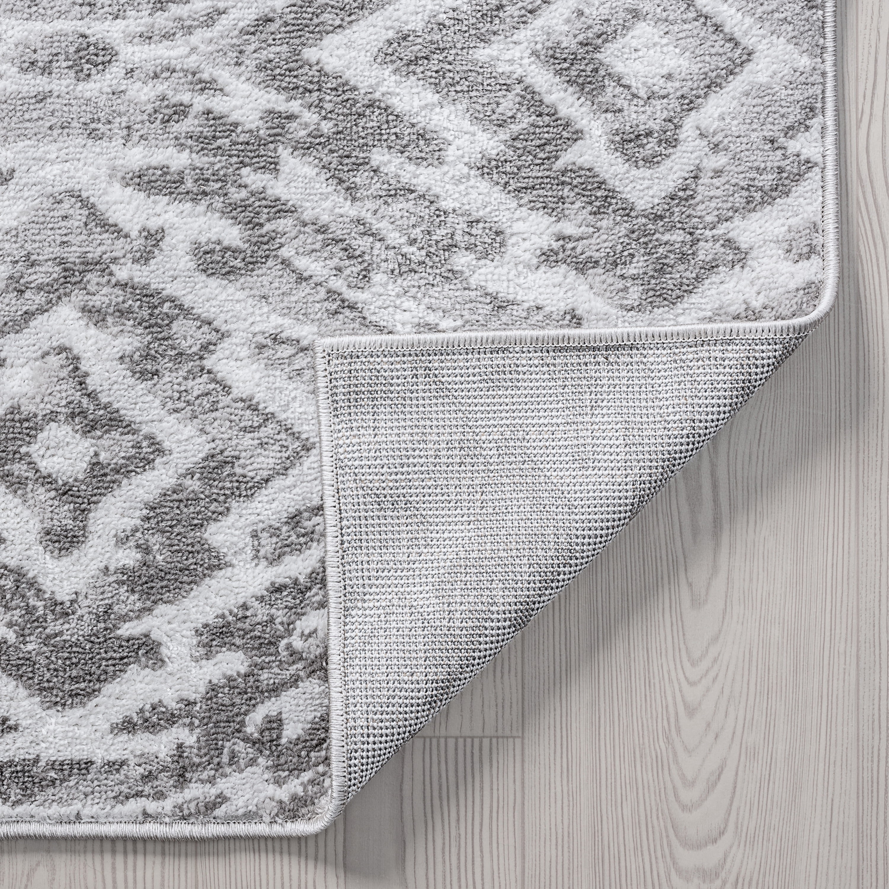Contemporary 4x6 Area Rug (4' x 5'3'') Geometric Gray, White Indoor Rectangle Easy to Clean