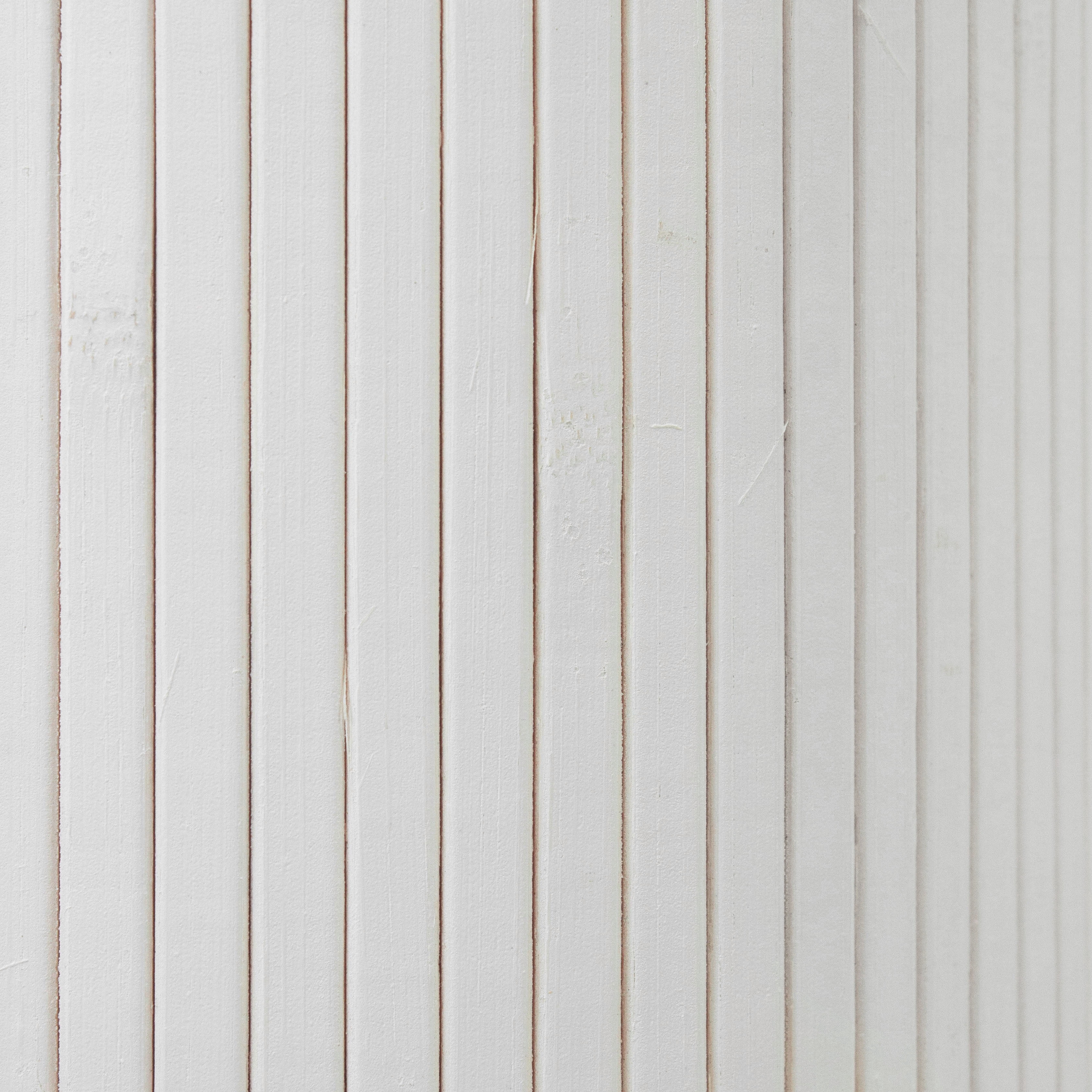 2 ft. Short Bamboo Wave Screen in White with Portable Desktop Design