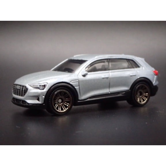 Open Box 2018-2025 AUDI Q8 E TRON ETRON 1:64 SCALE COLLECTIBLE DIORAMA DIECAST MODEL CAR