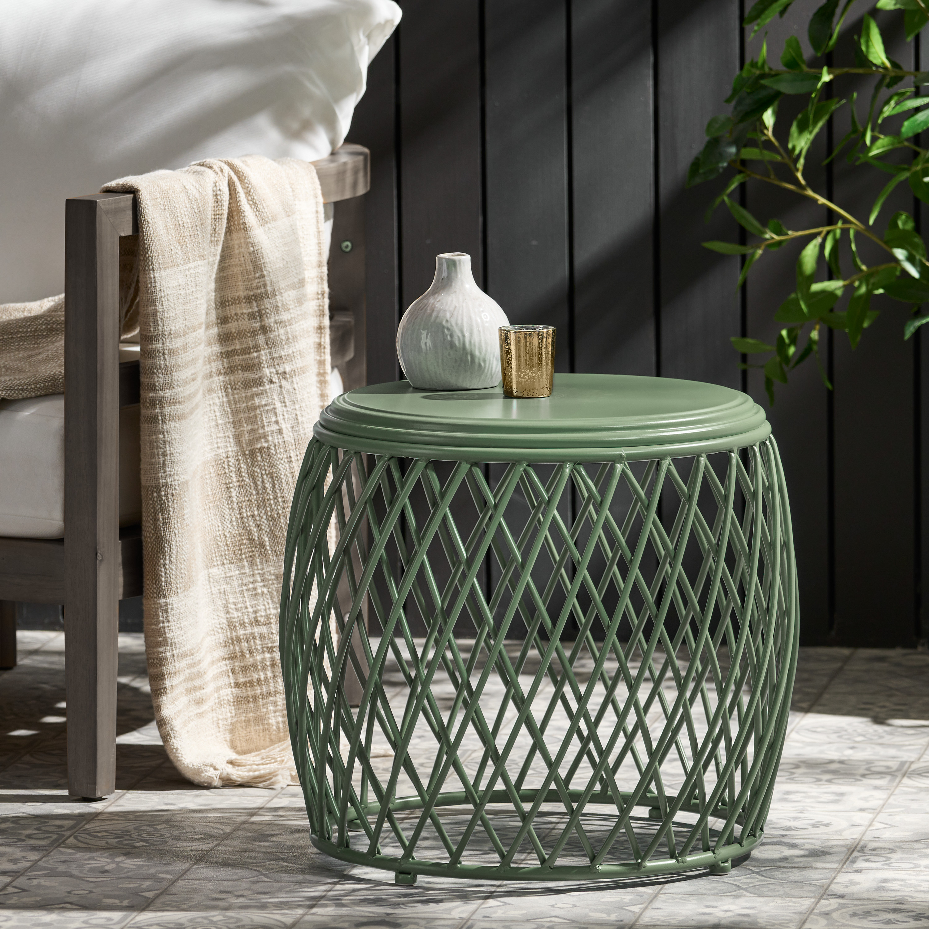 Outdoor Lattice Pattern Iron Side Table 19.75 Inch, Retro Decor Table for Patio Garden, Green