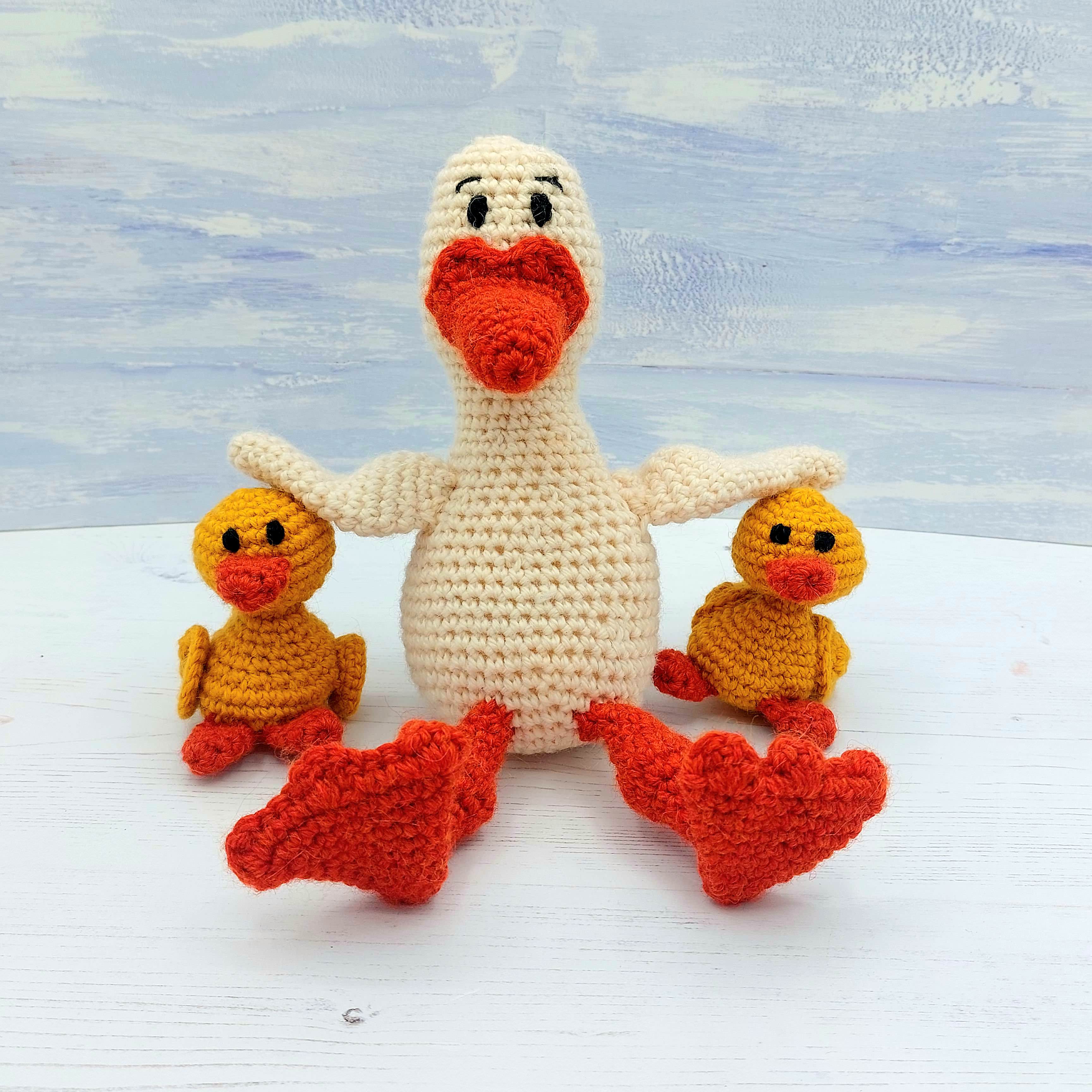 Crochet Kit - Daisy Duck & Family Alpaca Luxury Kit - Amigurumi Pattern