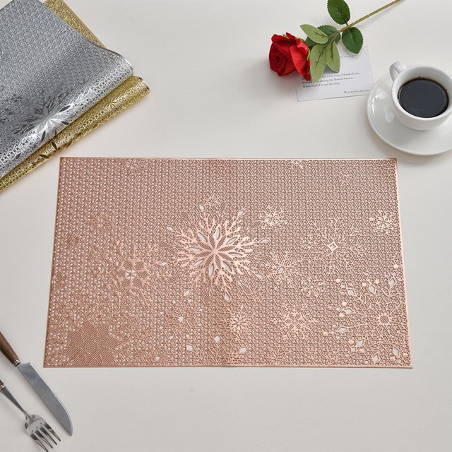 COM1950s Placemat for Dining Table,Heat Resistant Table Mat with Snowflake Pattern,Decorative Pvc Placemat for Christmas and Winter Home Decor,Non-Slip and Easy To Clean Insulation Mat