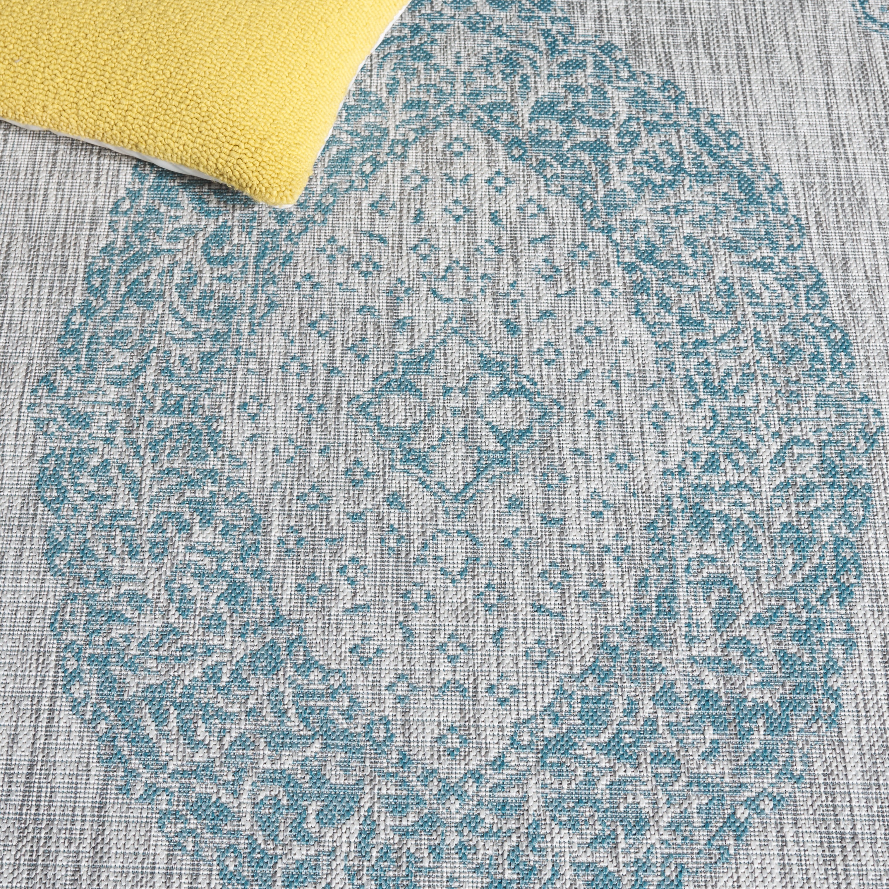 SAFAVIEH Courtyard Avi Medallion Indoor/Outdoor Area Rug, Light Grey/Aqua, 4' x 4' Round