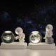 thumbnail image 2 of Bola de cristal tallada con luz de noche con forma de astronauta y base luminosa para estudiantes y amigos, 2 of 6