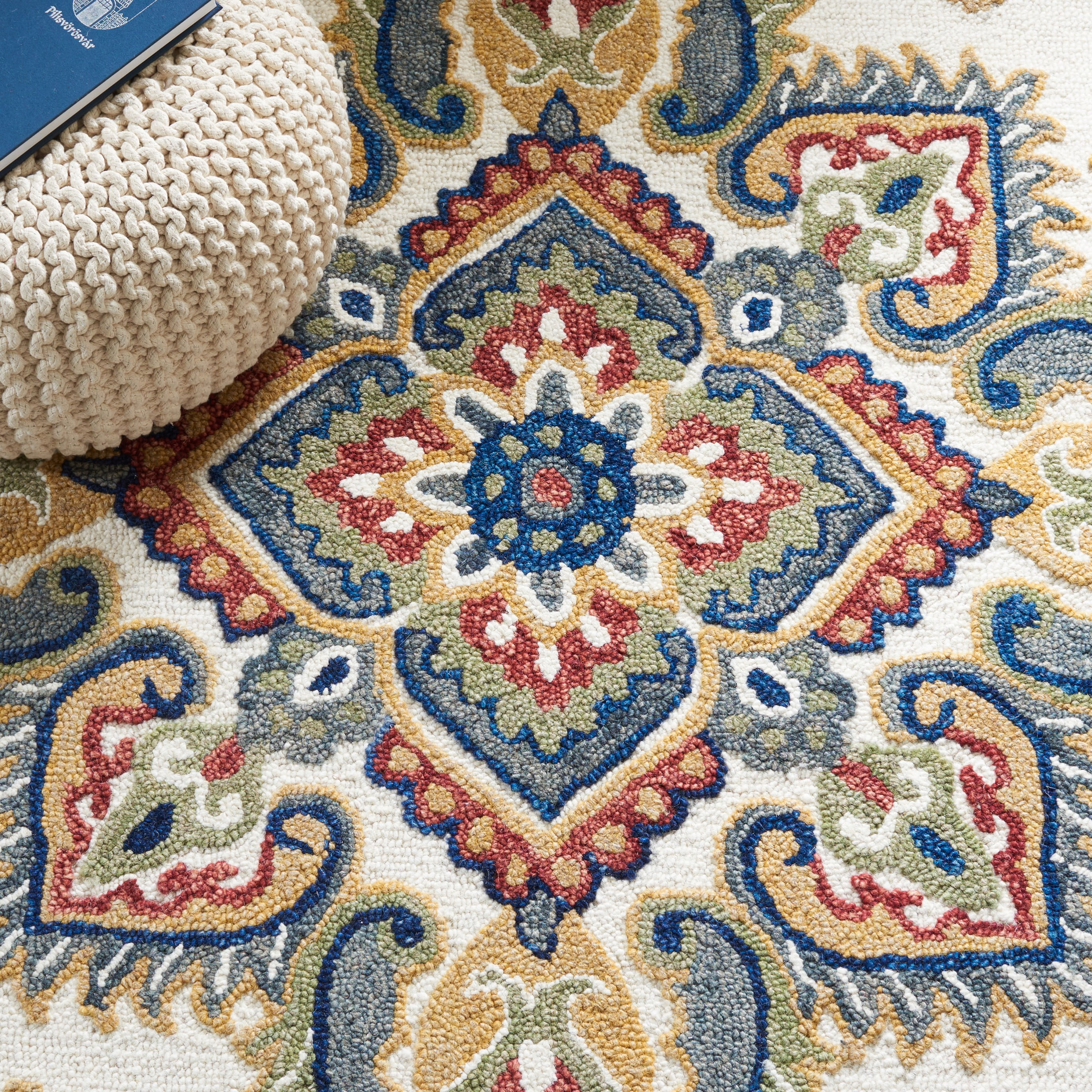 SAFAVIEH Blossom Pauletta Floral Area Rug, Ivory/Green, 6' x 6' Square