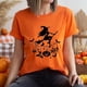 thumbnail image 2 of Camiseta de bruja para mujer, remera divertida con estampado de Halloween, camiseta informal de Vibes escalofriantes para mujer, Camisetas para mujer, 2 of 5