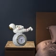 thumbnail image 4 of Despertador de escritorio Estatua de astronauti de resina, decoración artística, reloj de escritorio, adornos, relojes con pilas, , decoración para hogar para la Fanmusic Despertador de escritorio, 4 of 6