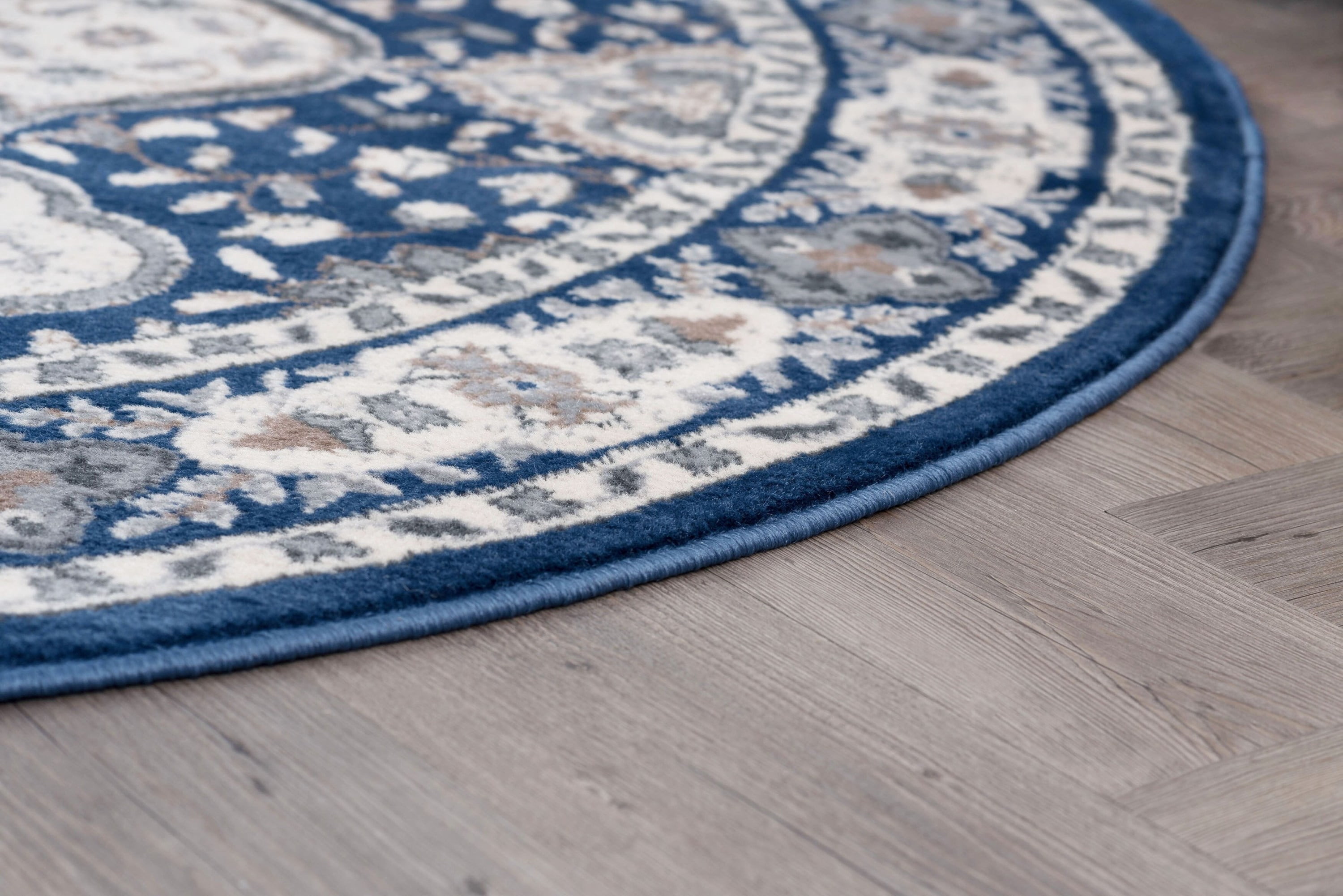 Madison Traditional 5' x 7' Oval Navy and Cream Polypropylene Indoor Area Rug