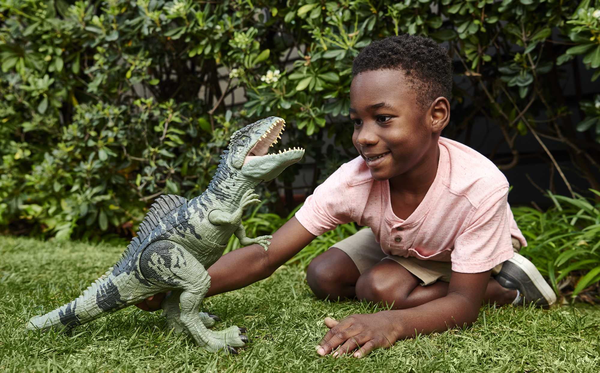 Jurassic World Dominion Strike ‘N Roar Giganotosaurus Dinosaur Action Figure With Motion and Sound, Toy Gift With Physical and Digital Play​