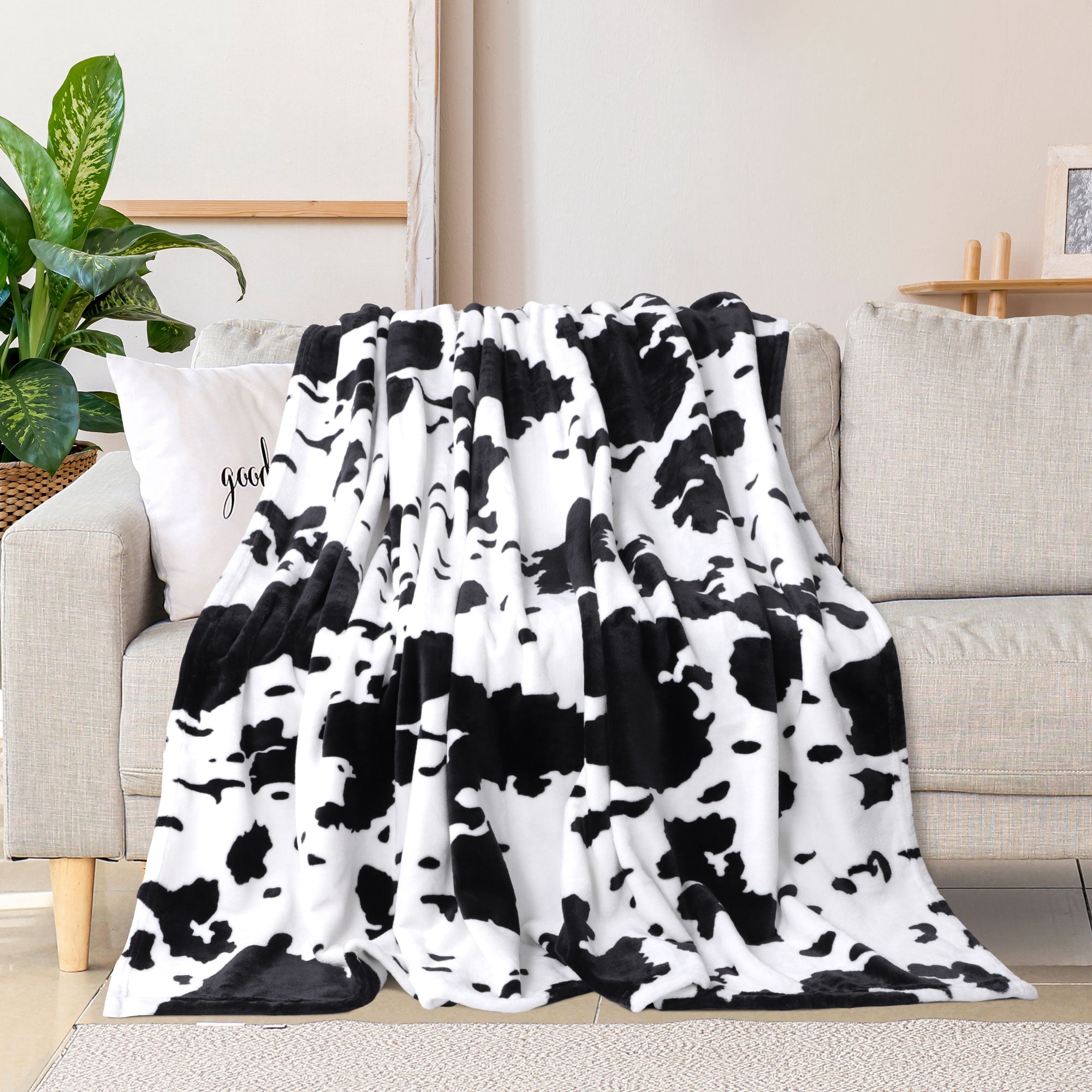 Unique Bargains Cow Printed Soft 300GSM Flannel Throw Blanket Sofa Bed Black 59" x 79"