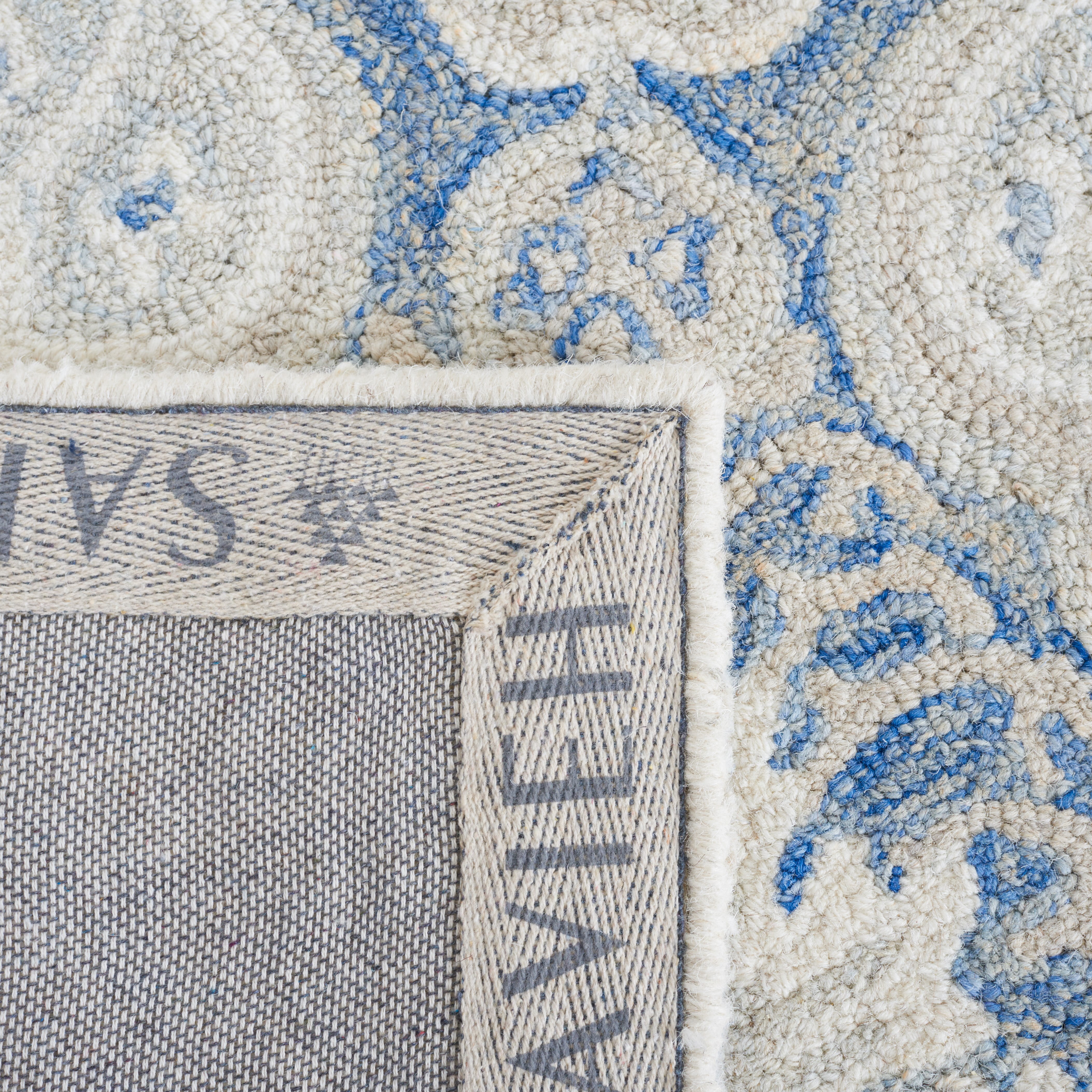 SAFAVIEH Micro-Loop Deziree Floral Runner Rug, Blue/Ivory, 2'3" x 5'