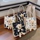 thumbnail image 5 of Bolso de lona con forma de oso, bonito bolso con grafiti japonés, bolsa para el almuerzo para estudiantes, 5 of 5