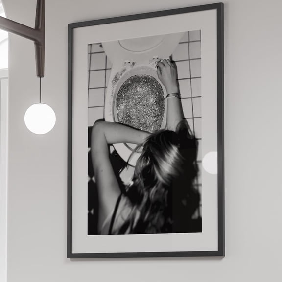 Kna Prints - 1 Pc Poster Woman In Toilet Print, Black And White, Funny Bathroom Wall Art, Y2K Poster, Girls Bathroom Decor, Restroom Washroom Decor, UNFRAMED-8x12