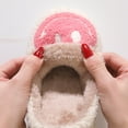 thumbnail image 3 of Pantuflas con cara sonriente fpr para mujer, pantuflas con cara feliz, pantuflas retro de felpa suave y cálidas, pantuflas acogedoras para interiores y exteriores con espuma viscoelástica, 3 of 5