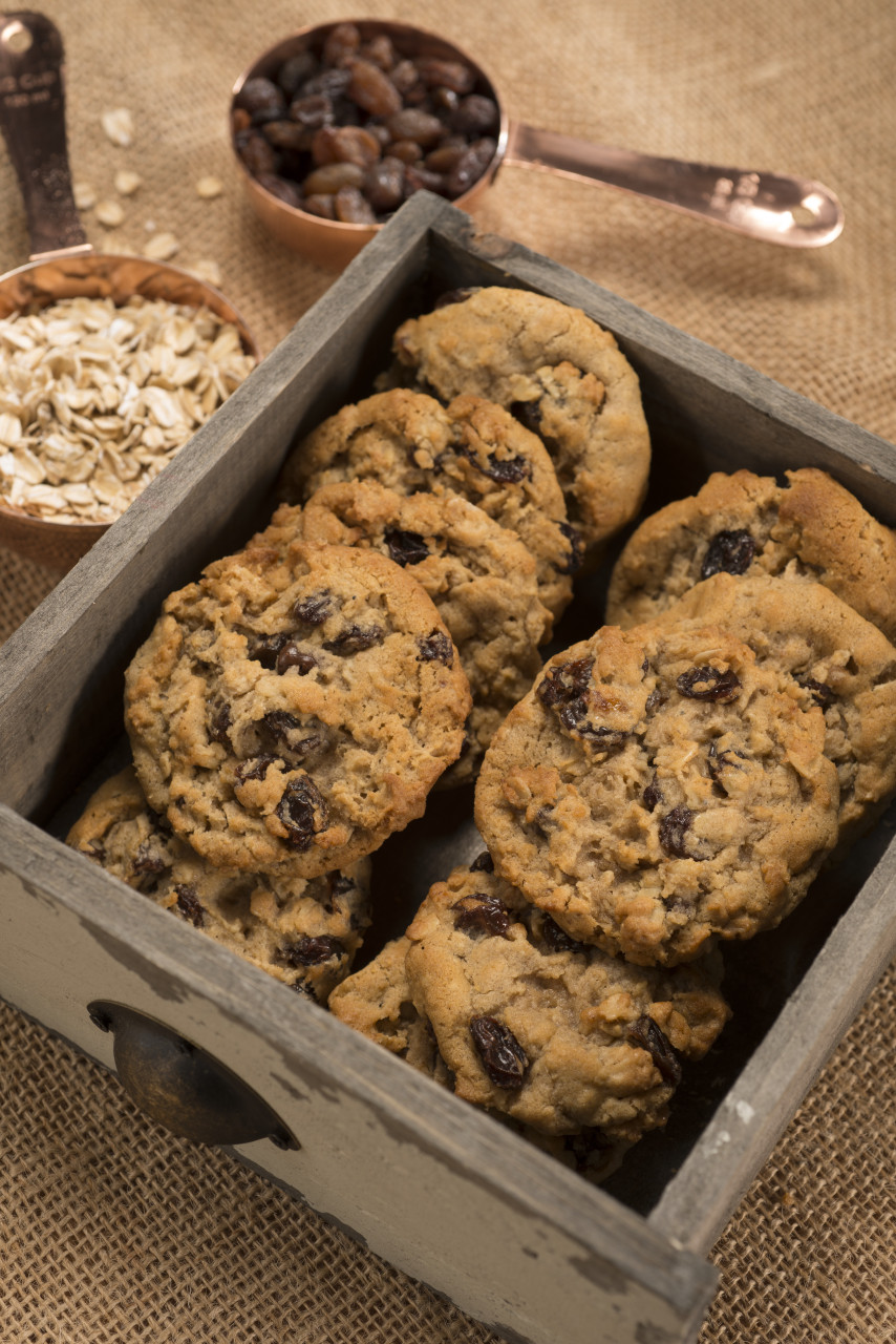 Classic Cookie Soft Baked Chocolate Chip Cookies with Hershey's Mini Kisses, 3 Oz Bag, 48 Count