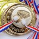 thumbnail image 4 of Medalla de oro de metal para el ganador, juego de 12 medallas de primer premio para deportes, competiciones y fiestas, 6,4 cm de diámetro con cinta de 27 cm. Rojo Verde Cocina, Decoración y Otros, 4 of 5