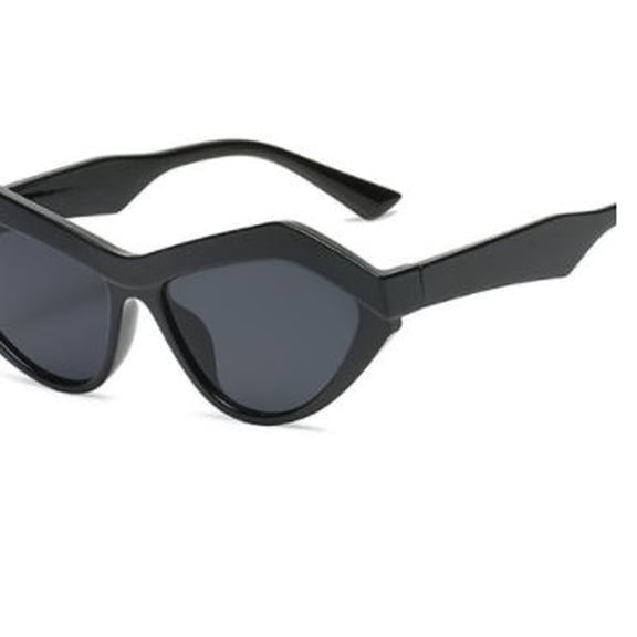 Womens Triangle Sunglasses Fashion Cat Eye Frame with UV400 Protection Stylish Sun Glasses for Ladies and High Visible
