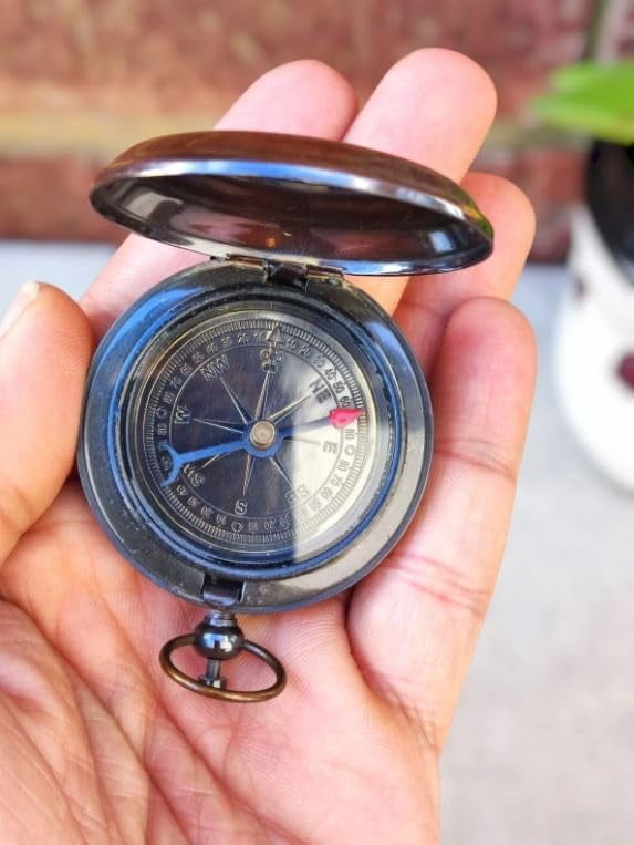 Maritime treasures Vintage Pocket Compass Nautical Maritime Brass Collectible