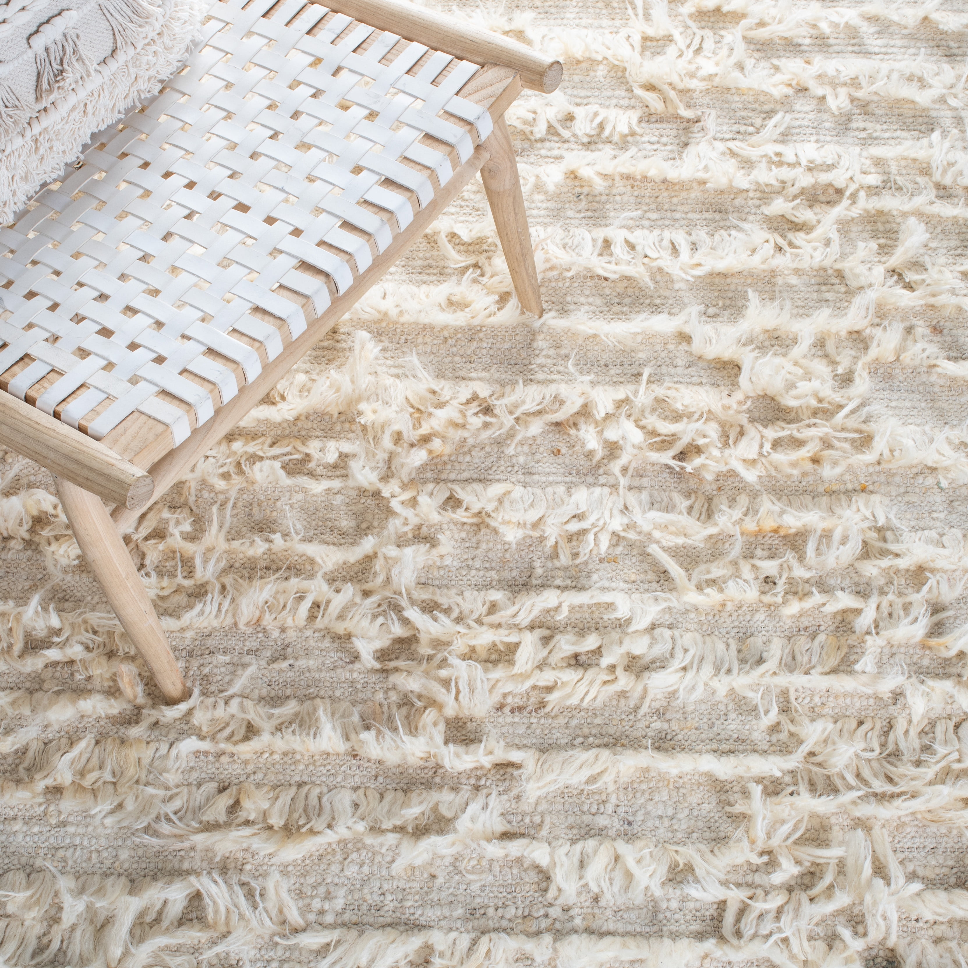 SAFAVIEH Natura Qiana Distressed Runner Rug, Ivory, 2'3" x 8'