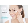 thumbnail image 2 of Crema de Día Lawrens Cosmetics con Colágeno y Extracto de Caviar Protector UV 4oz, 2 of 5