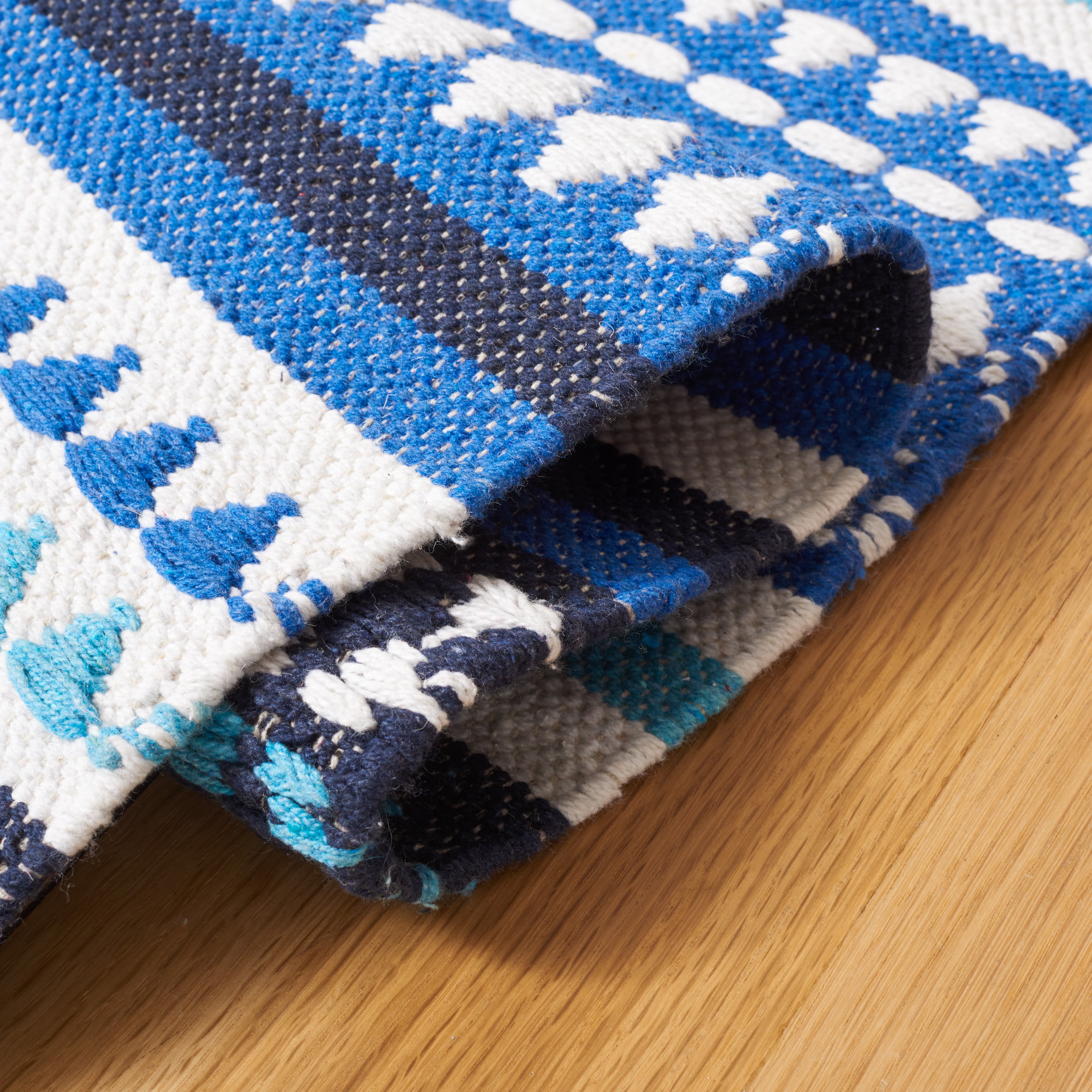 SAFAVIEH Montauk Kenyon Southwestern Cotton Area Rug, Blue/Ivory, 6' x 6' Square