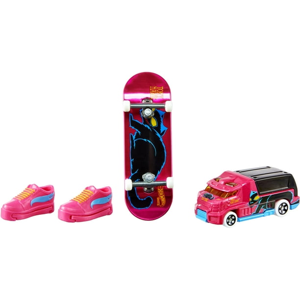 Hot Wheels Skate Collector Set, 1 Fingerboard, Pair of Skate Shoes