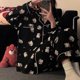 thumbnail image 1 of Sanrio-Conjunto de ropa de dormir de Hello Kitty para mujer, Top de manga larga, camisa y pantalones, ropa de casa de moda, pijamas lindos, traje de dormir negro Y2k, 2 piezas, 1 of 4