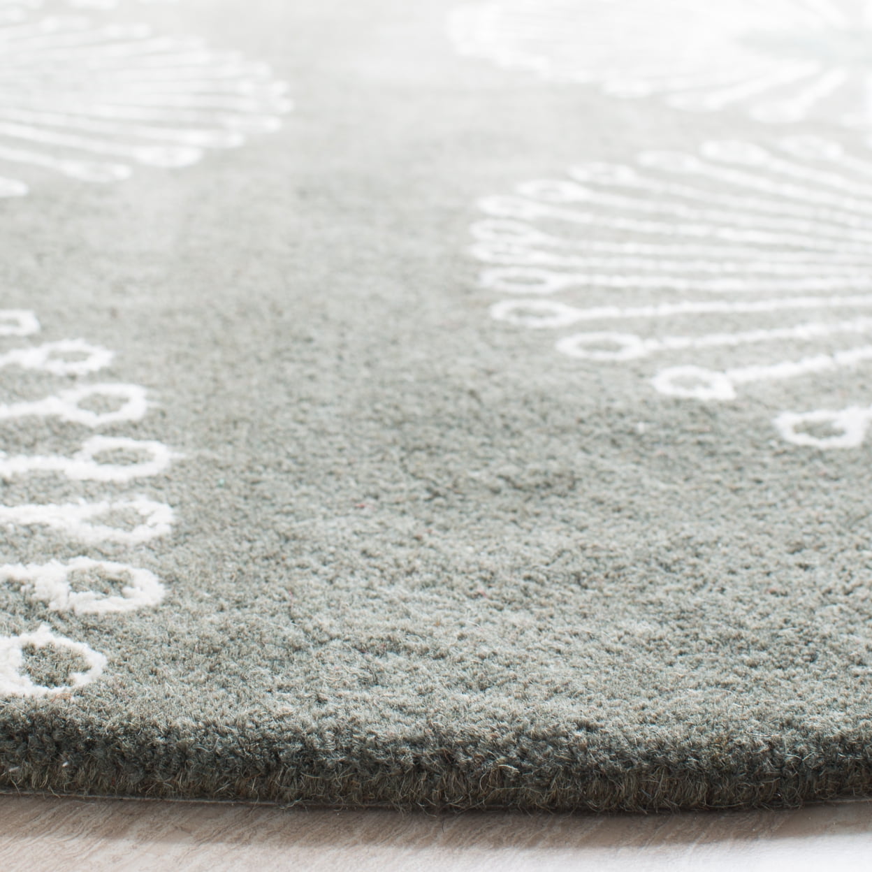 SAFAVIEH Soho Adeline Floral Wool Area Rug, Grey/Ivory, 5' x 8'