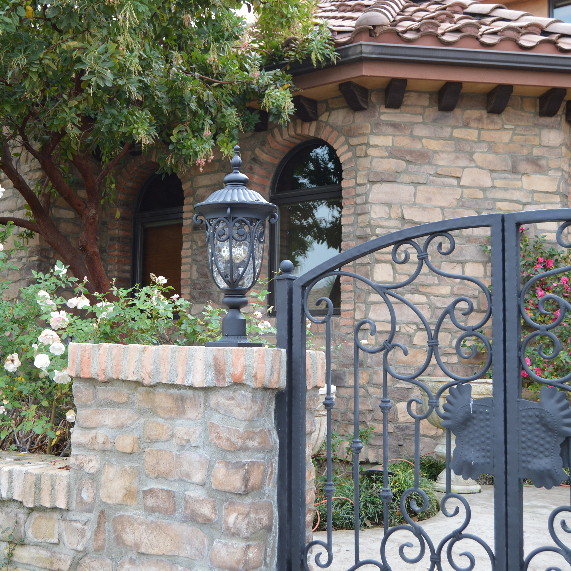 AA Warehousing Hailee EL591LPBL Outdoor Post Light