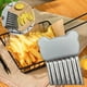thumbnail image 4 of Cuchillo Rebanador de Papa en Onda de Acero Inoxidable con Mango Ergonómico, Picador de Cocina Profesional para Chips Caseros y Corte de Verduras, 1 Pieza, 4 of 5