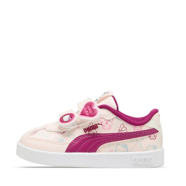 tenis puma club ii era hello kitty para niñas pequeñas 403413-01 rosa 12 Tenis rosa con silueta baja y cierre de doble velcro; empeine con estampado Hello Kitty en rosa claro, franja lateral PUMA fucsia, forro acolchado fucsia y suela blanca plana. Calce regular; apropiados para uso diario y primeros pasos.