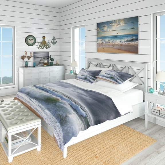 Designart 'Large Seagull Over Stormy Waves' Coastal Duvet Cover Set