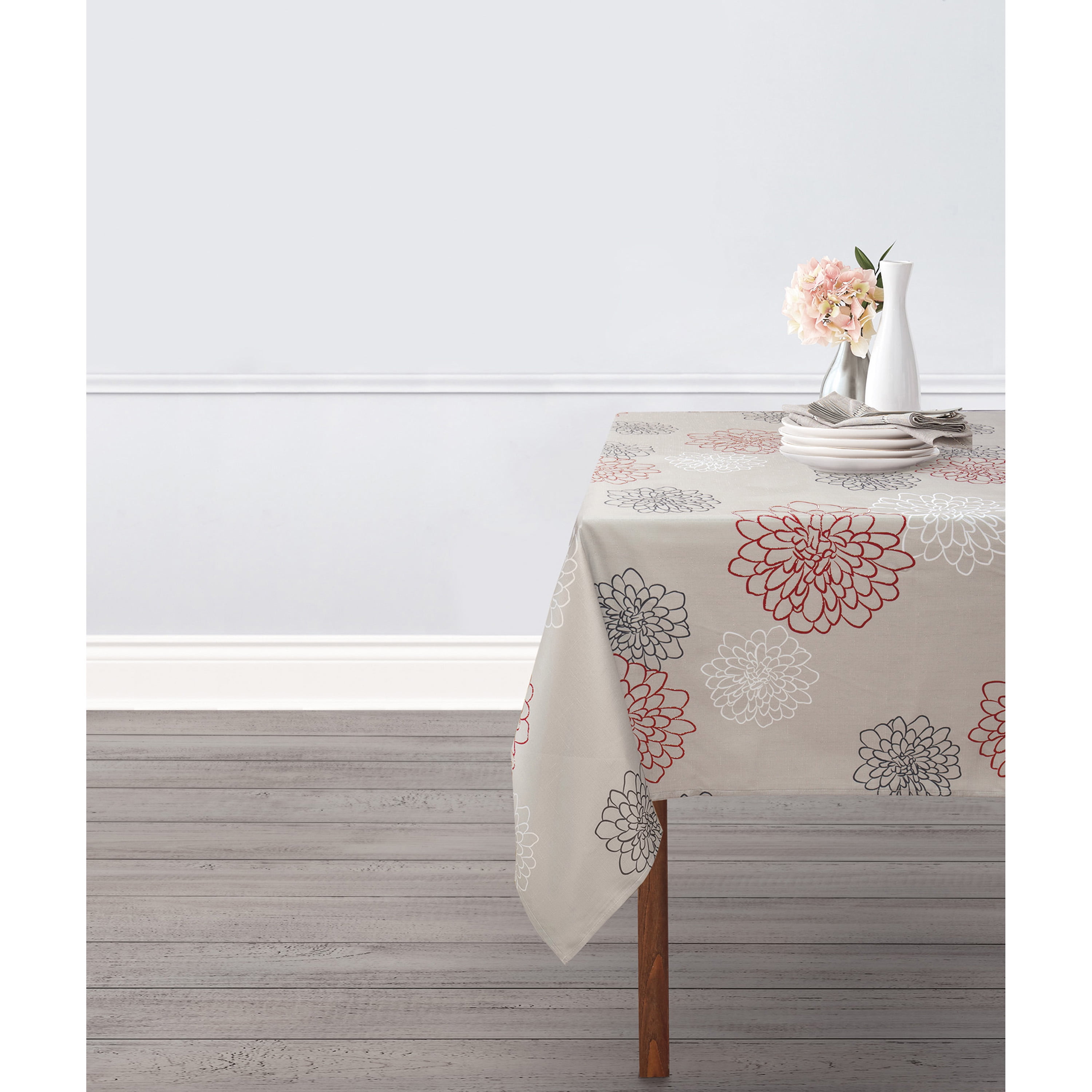 Hometrends Fabric Tablecloth, 100% polyester; 52"x70"