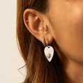 thumbnail image 3 of De Moda y Exquisito Zircon Pendientes Pequeños Minimalista Twisted Twisted Pendientes para Mujeres, 3 of 7