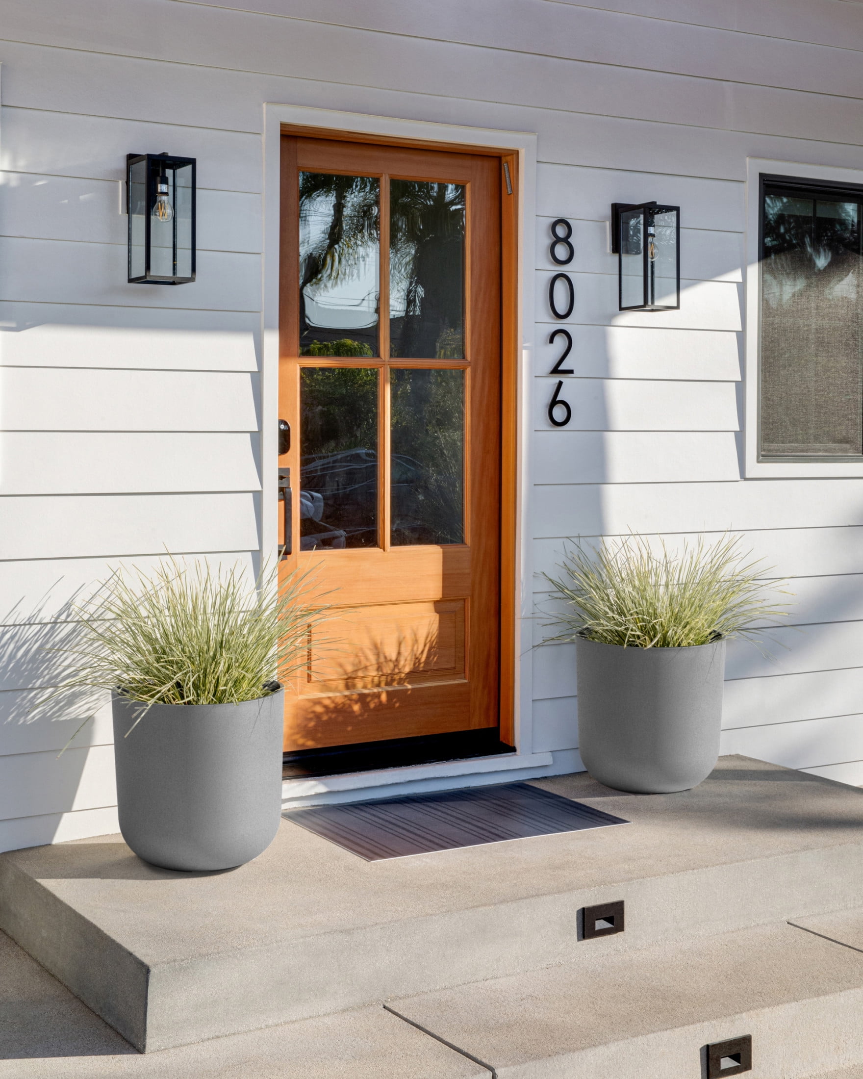 Veradek Mason Series Kona 20" Plastic-Stone Planter - Gray