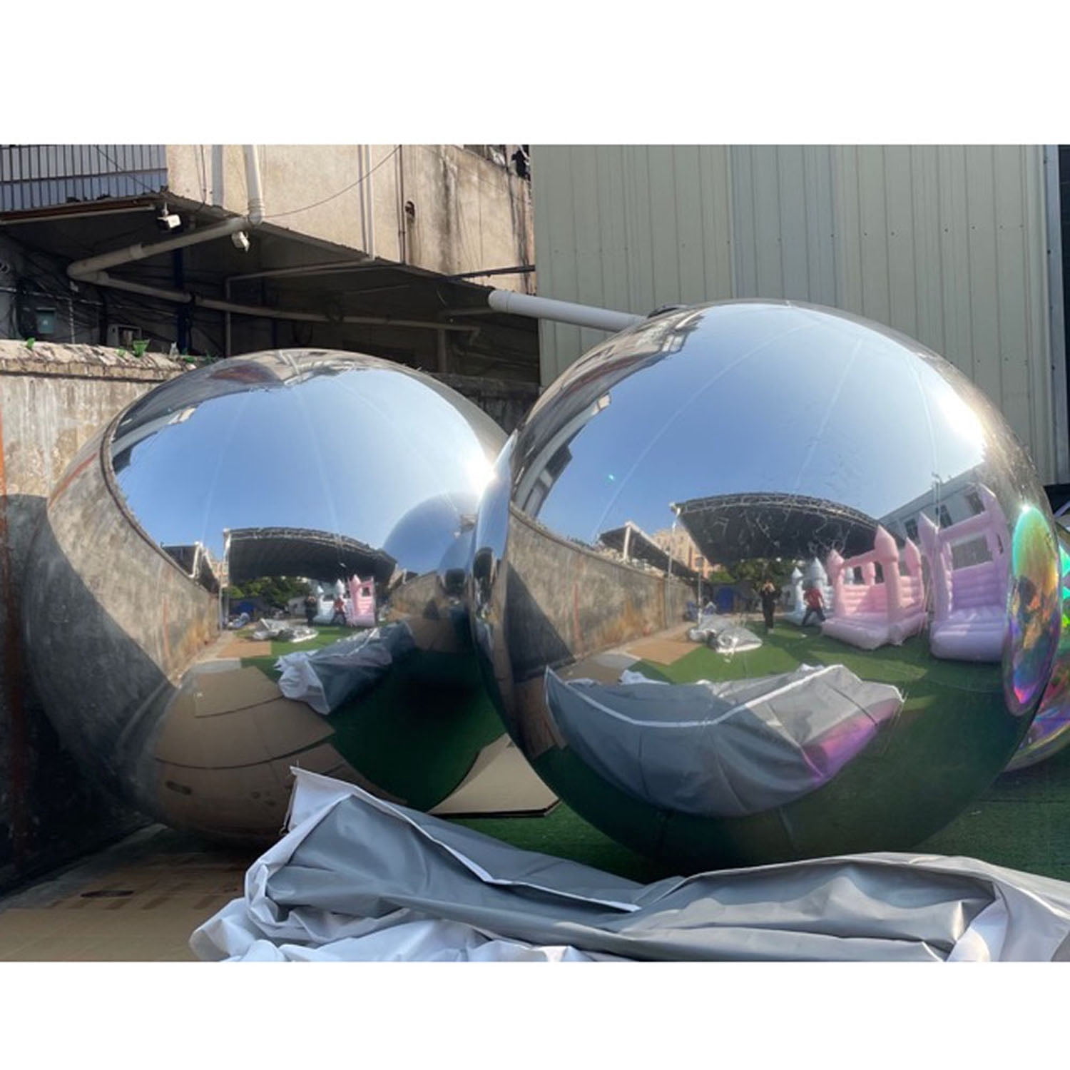 32" Hanging Silvery Inflatable Mirror Ball Giant Disco Inflatable Mirror Balloon Large Reflective Christmas Spheres For Stage Decoration