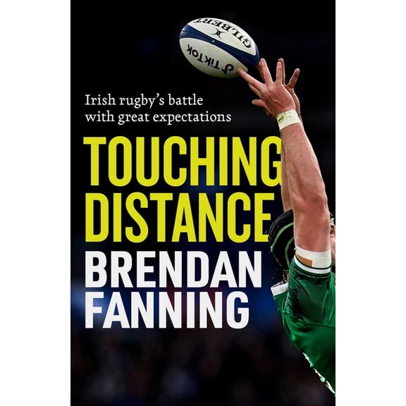 Touching Distance: Irish Rugby's Battle with Great Expectations, (Paperback)