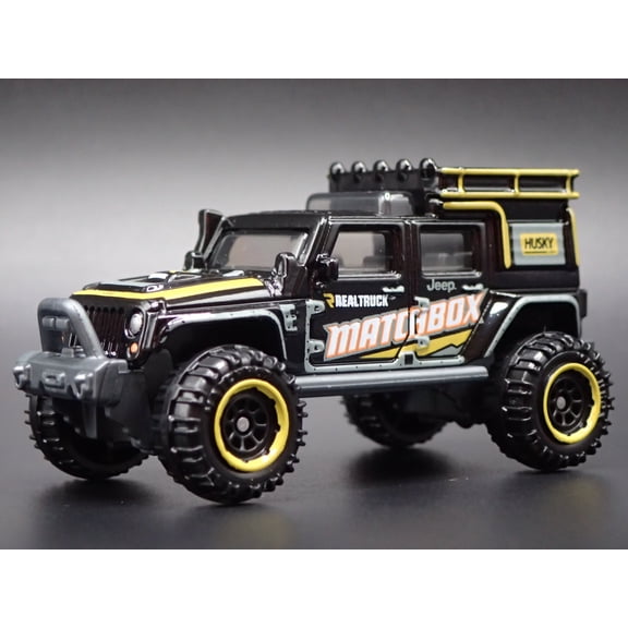 Open Box JEEP WRANGLER SUPERLIFT FOUR 4 DOOR BLACK 1:64 SCALE DIORAMA DIECAST MODEL CAR