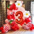 thumbnail image 4 of Set de globos con forma de fresa Corabsar para niña de tercer cumpleaños, 4 of 7