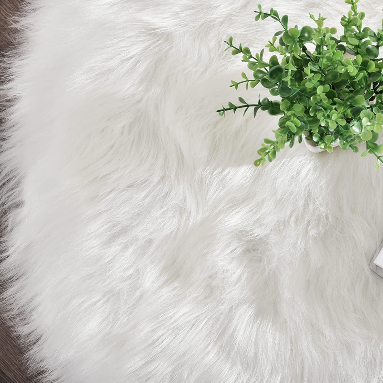 Latepis Sheepskin Rug 4x6, Faux Fur Sheepskin Rug for Living Room, Fluffy Washable Rug for Bedroom, Nursery Room, Luxury Room Decor, White Fur Rug, Rectangle