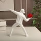 thumbnail image 5 of Nueva muñeca Banksy lanzando flores niña escultura lanzador de flores estilo arte callejero decoración de oficina tendencia decoración creativa del hogar, 5 of 5