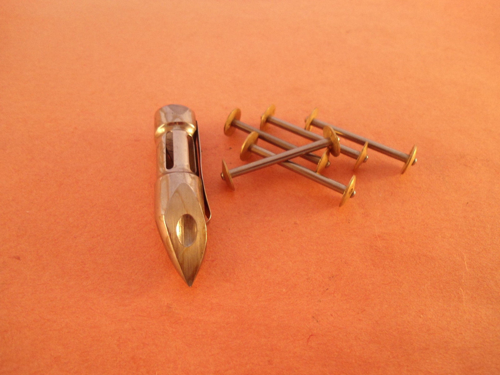 1 SHUTTLE BOBBIN CASE PLUS 5 BOBBINS FOR SINGER 27,28,127,128 TREADLE