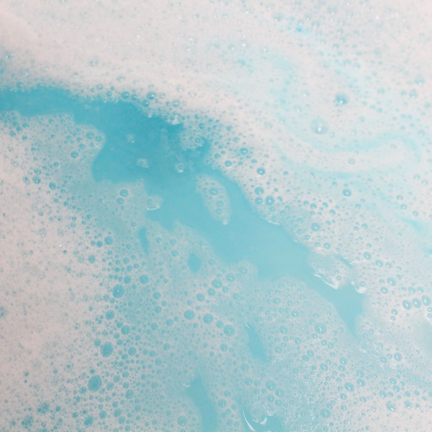 Onyx Bathhouse Beach Vacay 4 oz Shaped Bath Bomb, Blue