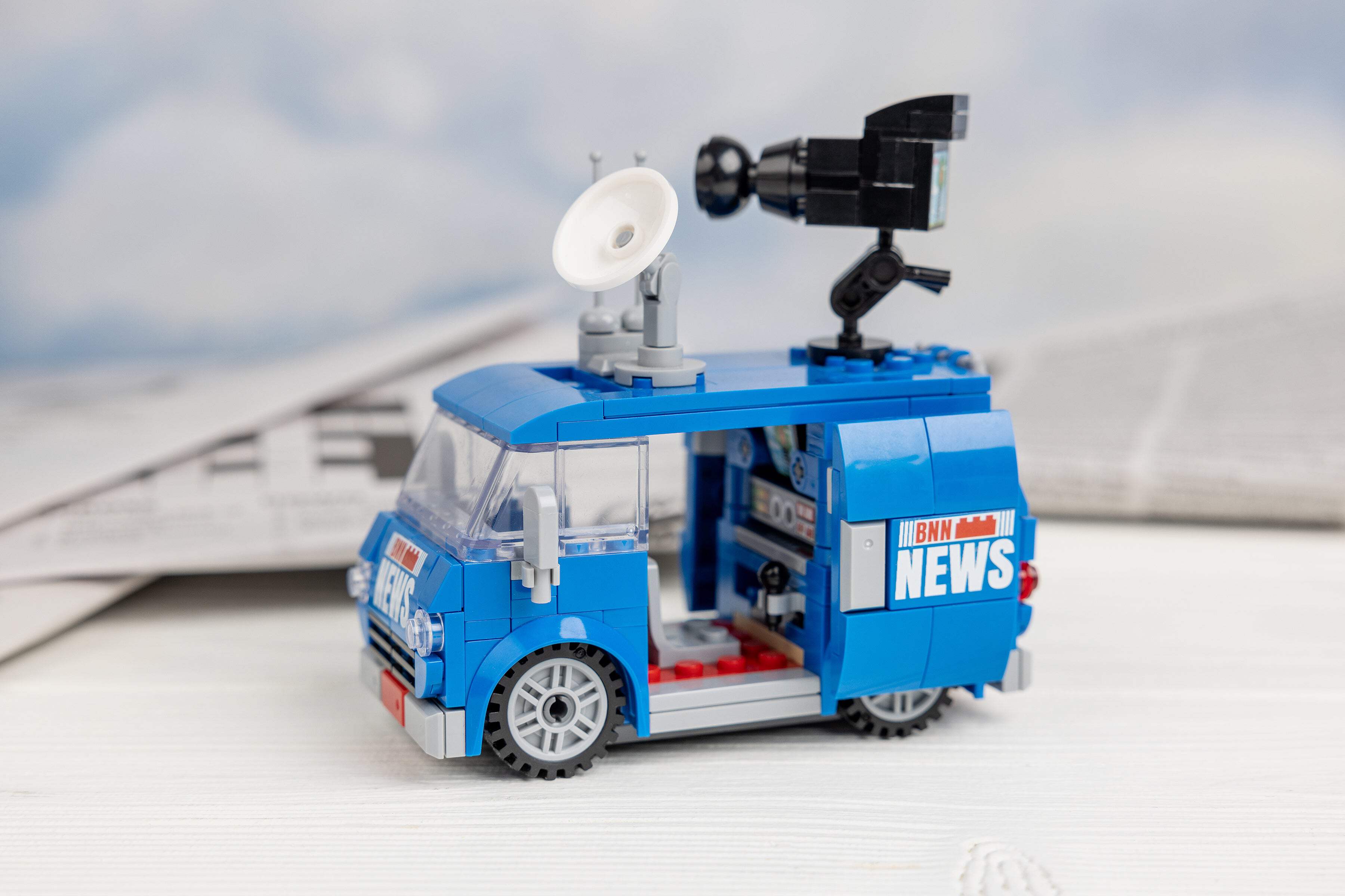 Brick Loot Brickin Nightly News Van Building Set, 234-Piece LEGO-Compatible Toy Blocks Kit, City Vehicle Playset for Kids Ages 6+