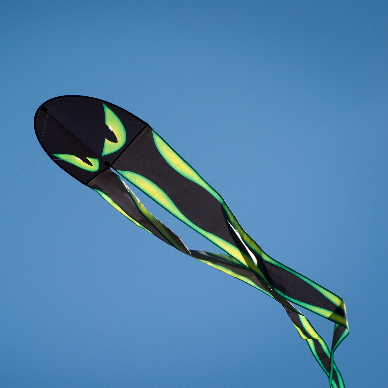 In the Breeze 3349 — 22" Eyes Dancing Dragon Kite — Easy Flying Single Line Kite